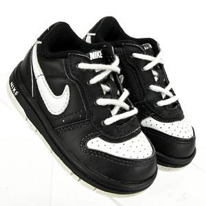 little boys nike sneakers